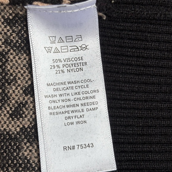 Tahari Women's Leopard Animal Print Turtleneck Sweater Size (M) Beige And Black - Picture 11 of 12